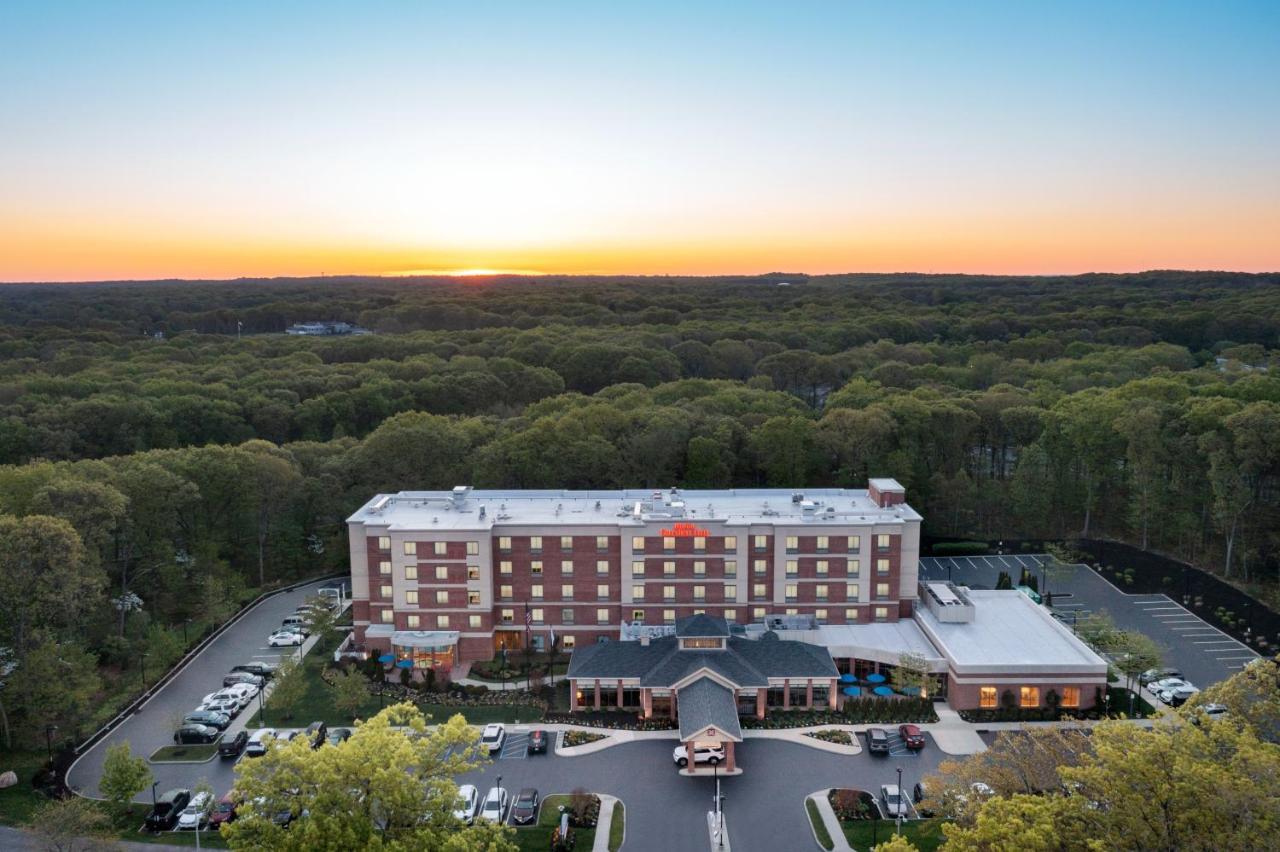 Hilton Garden Inn Stony Brook Extérieur photo