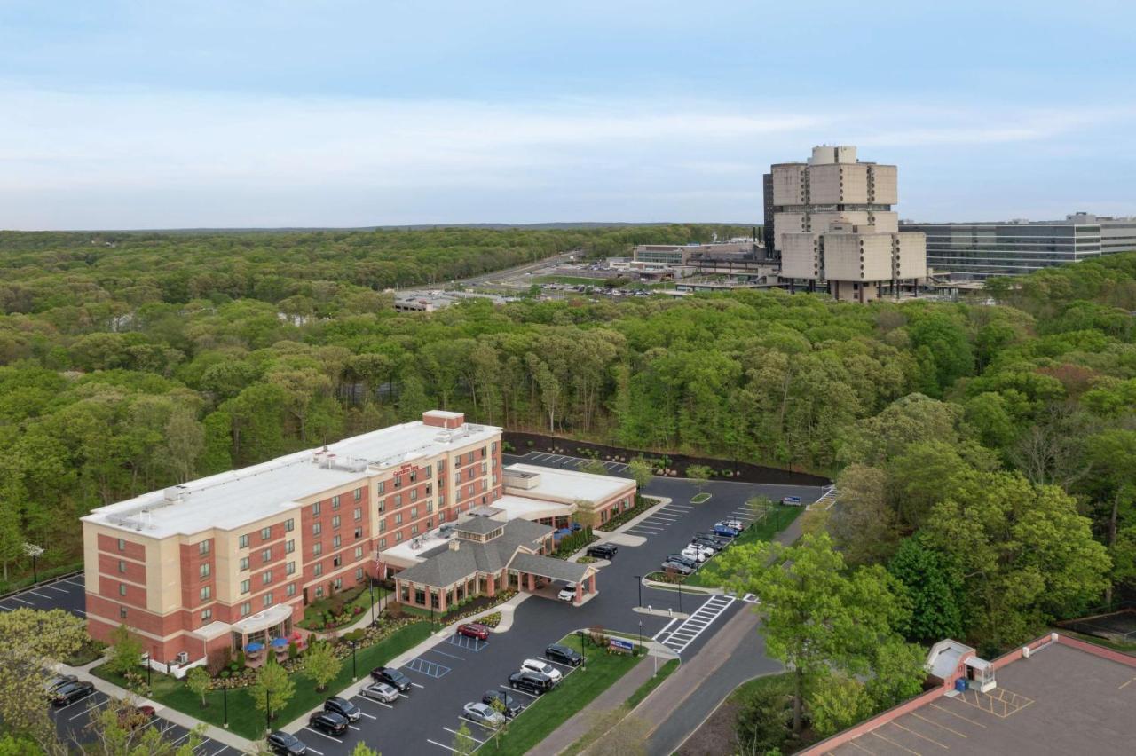 Hilton Garden Inn Stony Brook Extérieur photo