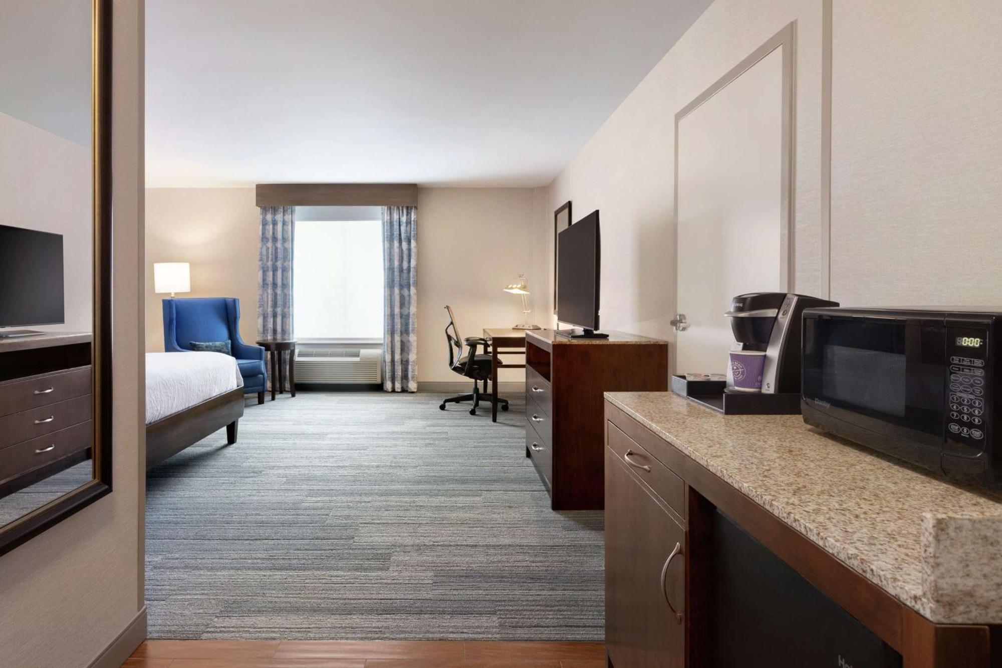 Hilton Garden Inn Stony Brook Extérieur photo