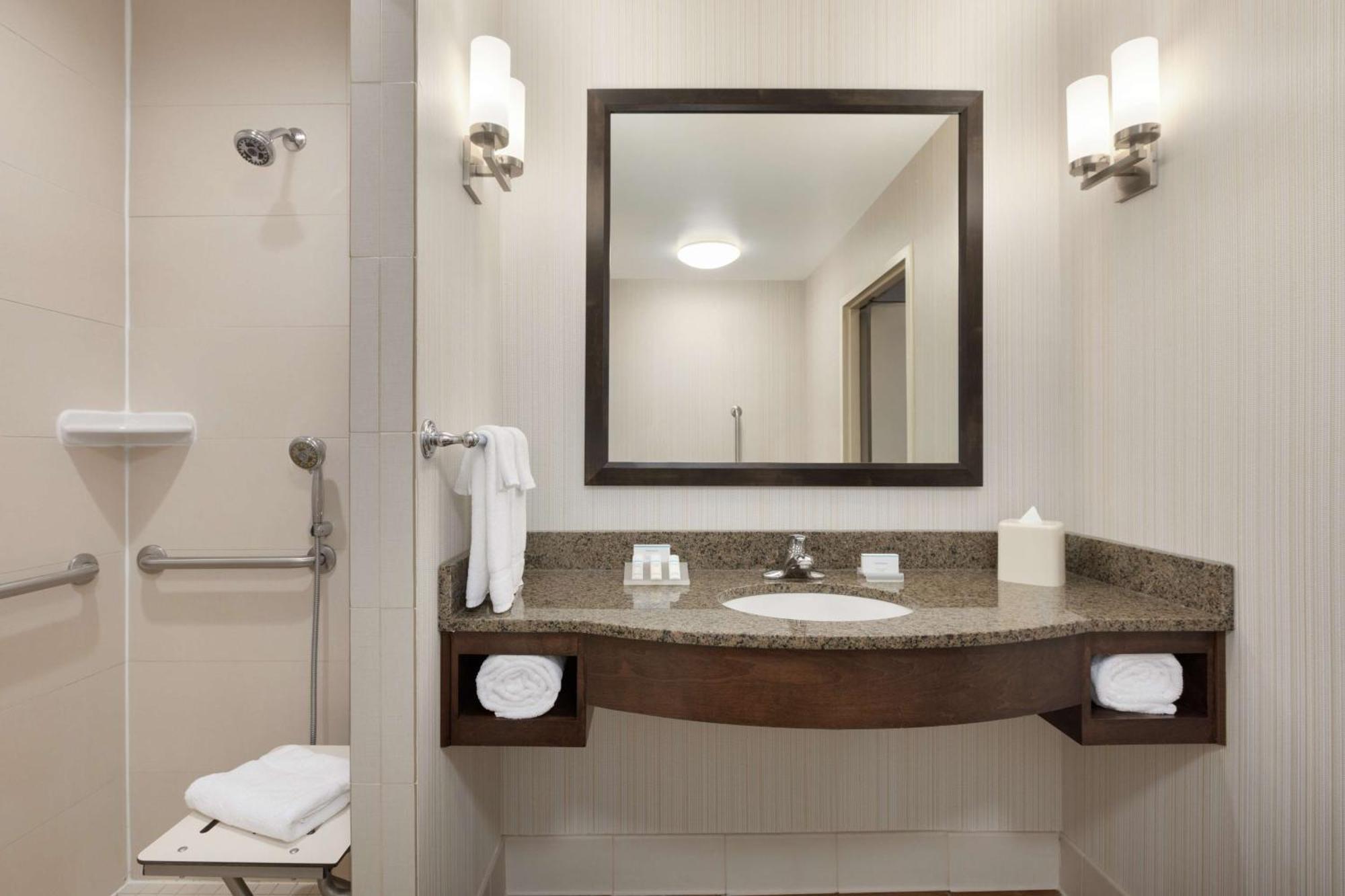 Hilton Garden Inn Stony Brook Extérieur photo