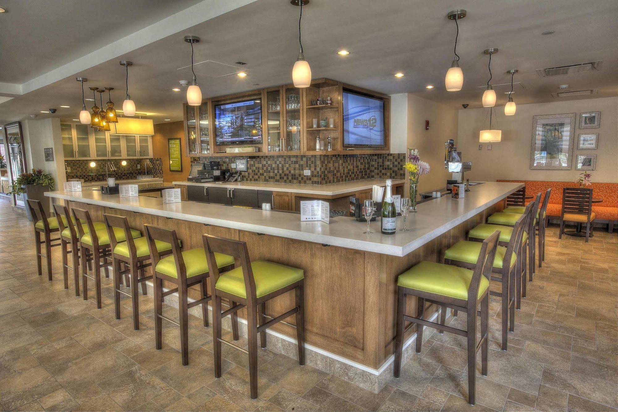 Hilton Garden Inn Stony Brook Extérieur photo