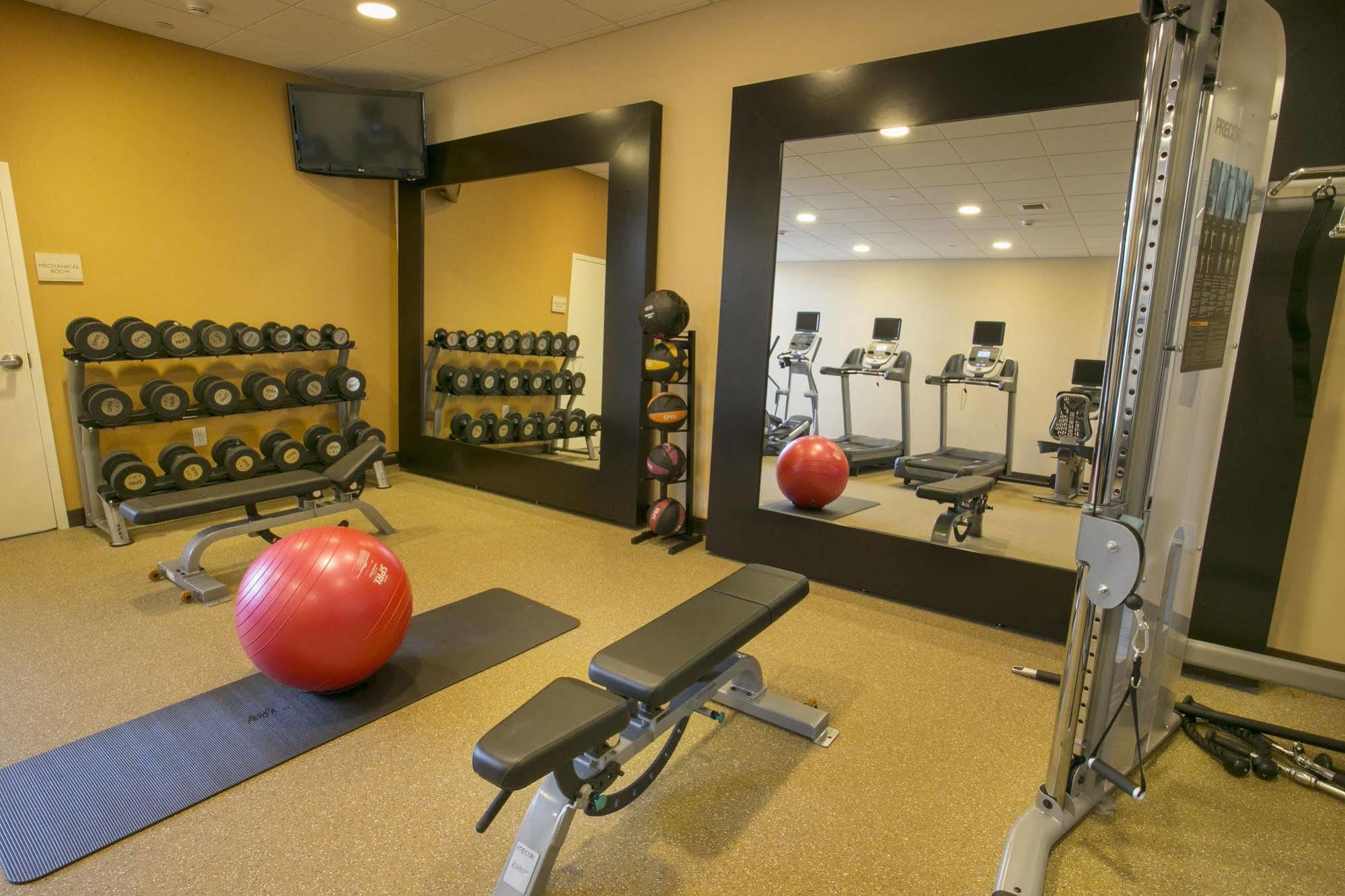 Hilton Garden Inn Stony Brook Extérieur photo